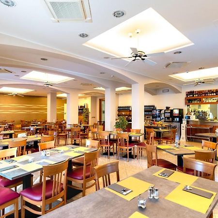 Hotel Angelus Rimini Kültér fotó