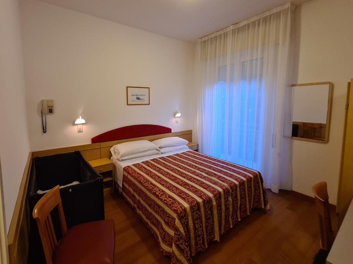 Hotel Angelus Rimini Kültér fotó