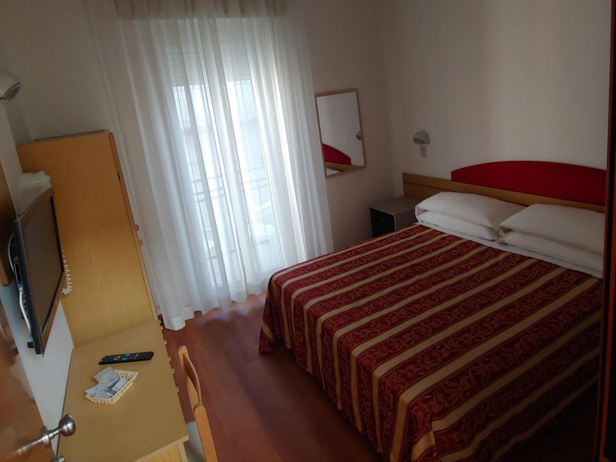 Hotel Angelus Rimini Kültér fotó