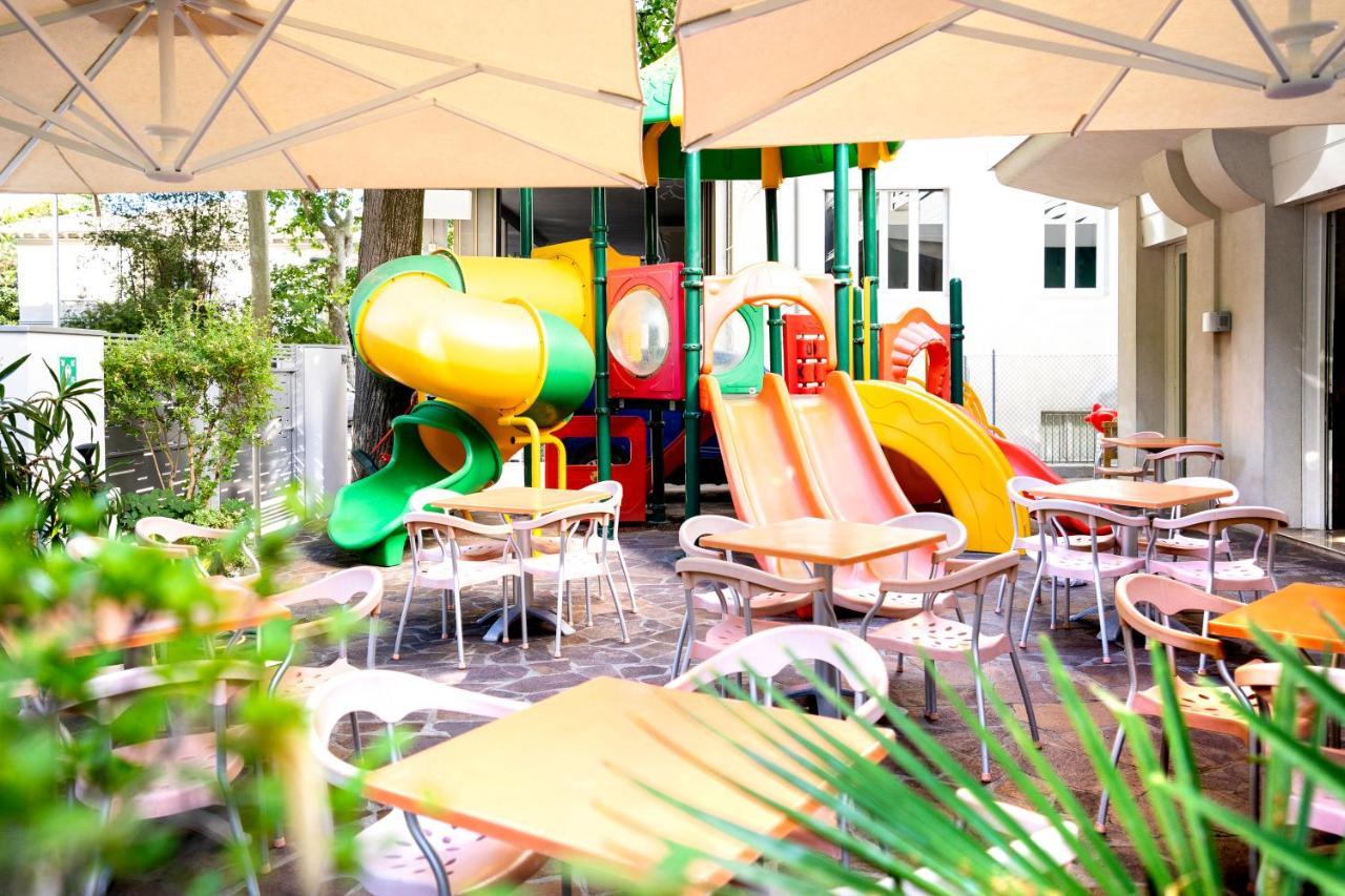 Hotel Angelus Rimini Kültér fotó