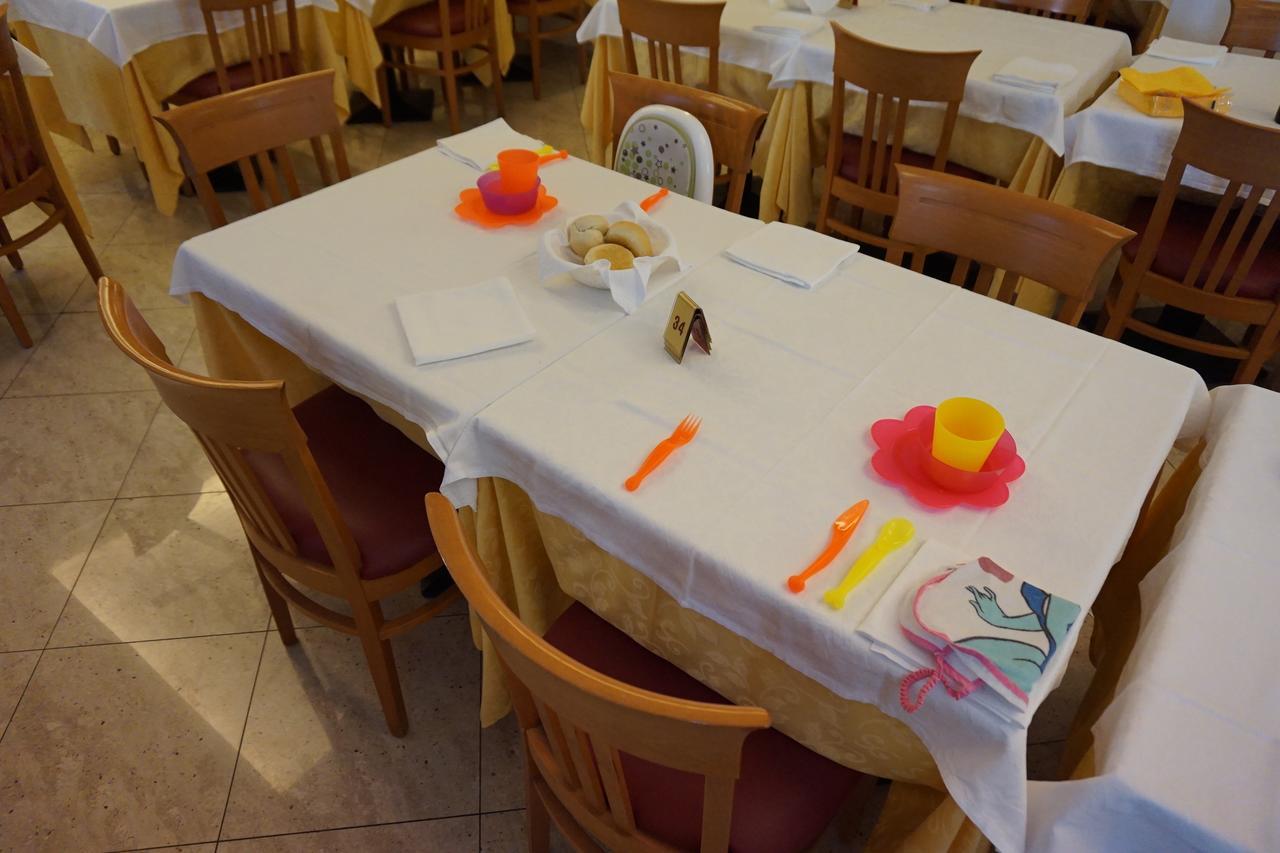 Hotel Angelus Rimini Kültér fotó
