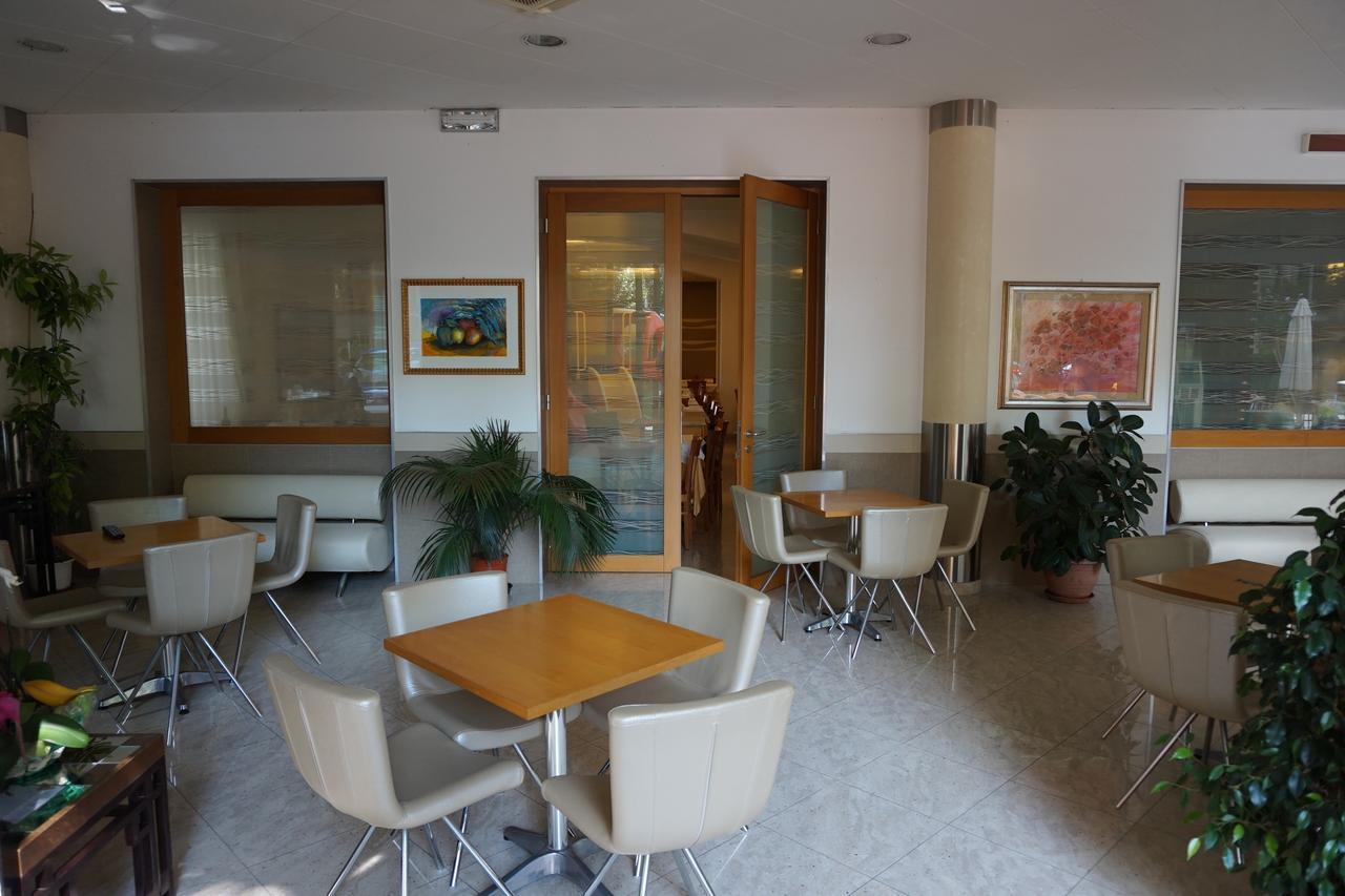 Hotel Angelus Rimini Kültér fotó