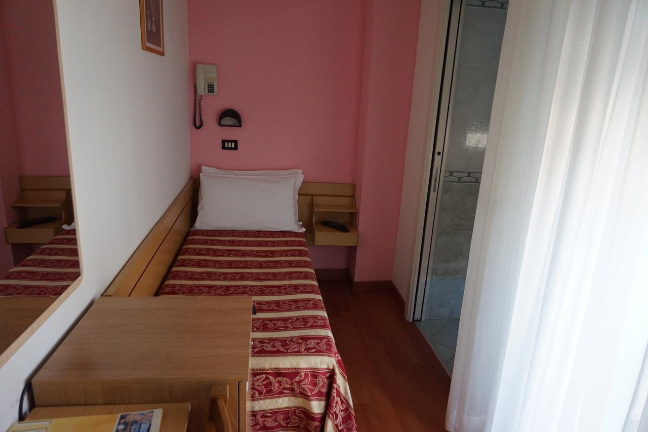 Hotel Angelus Rimini Kültér fotó