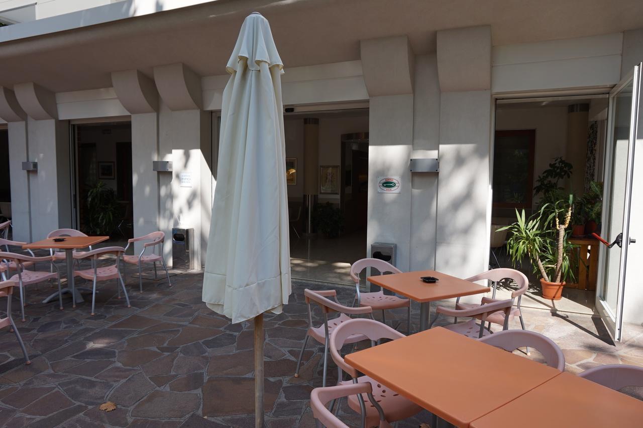 Hotel Angelus Rimini Kültér fotó