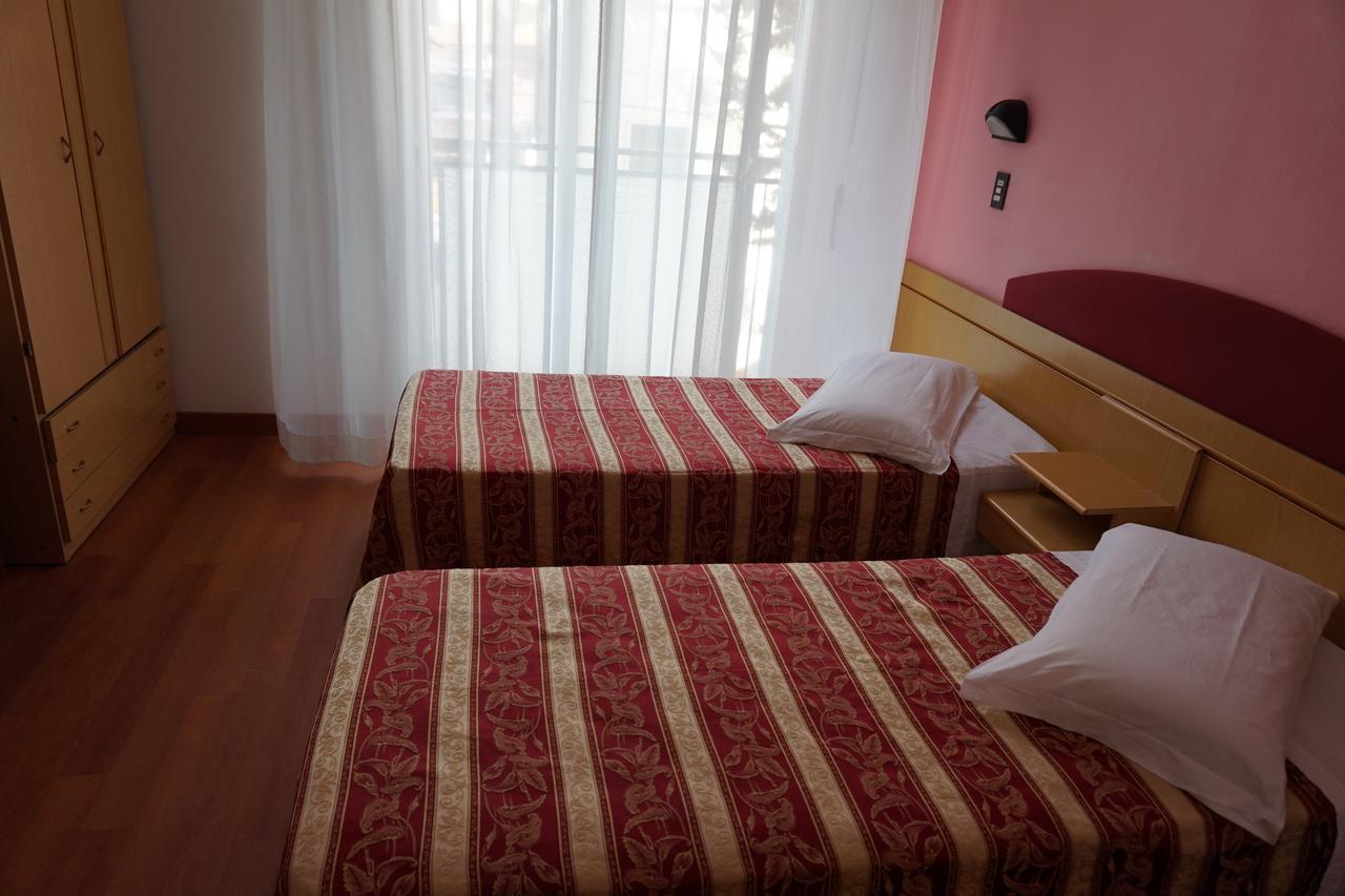 Hotel Angelus Rimini Kültér fotó