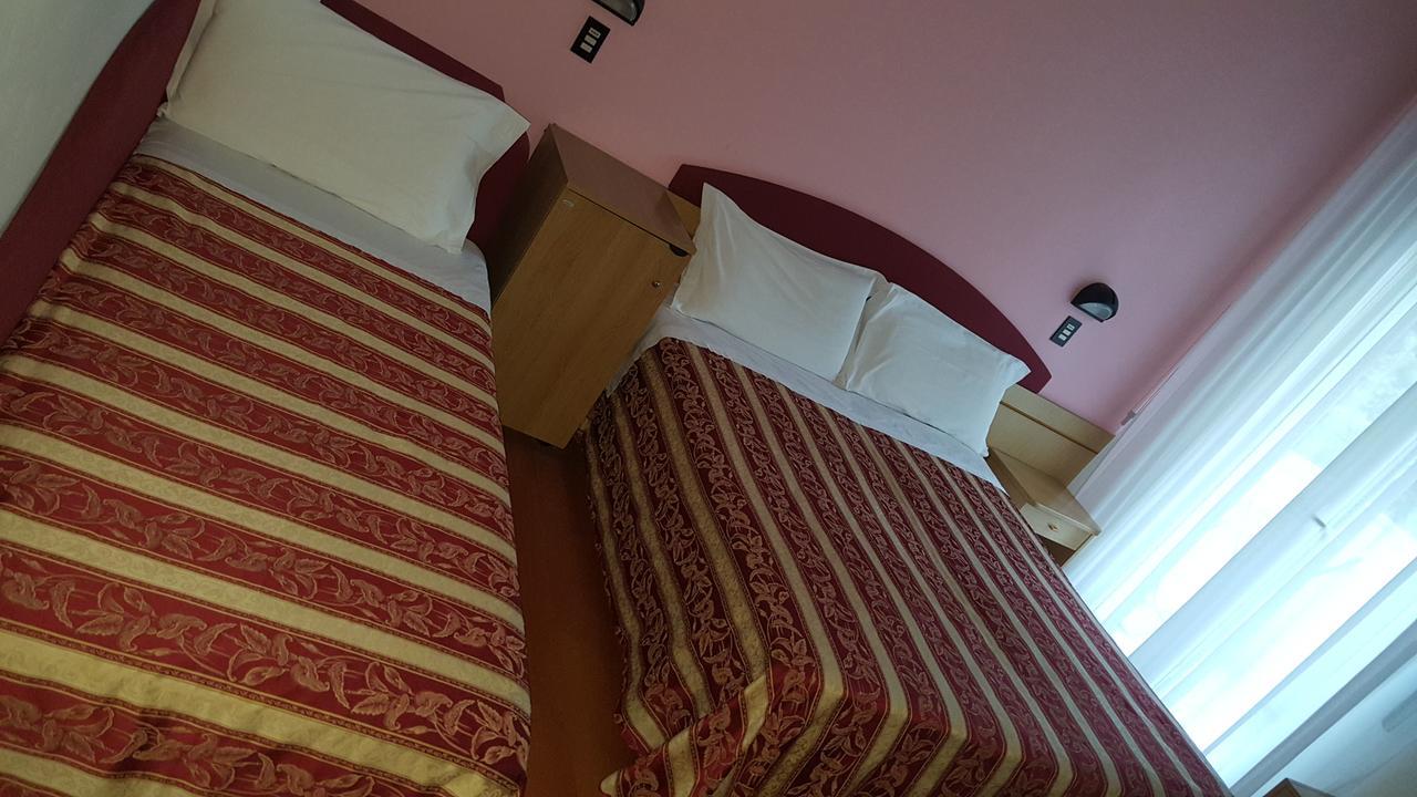 Hotel Angelus Rimini Kültér fotó