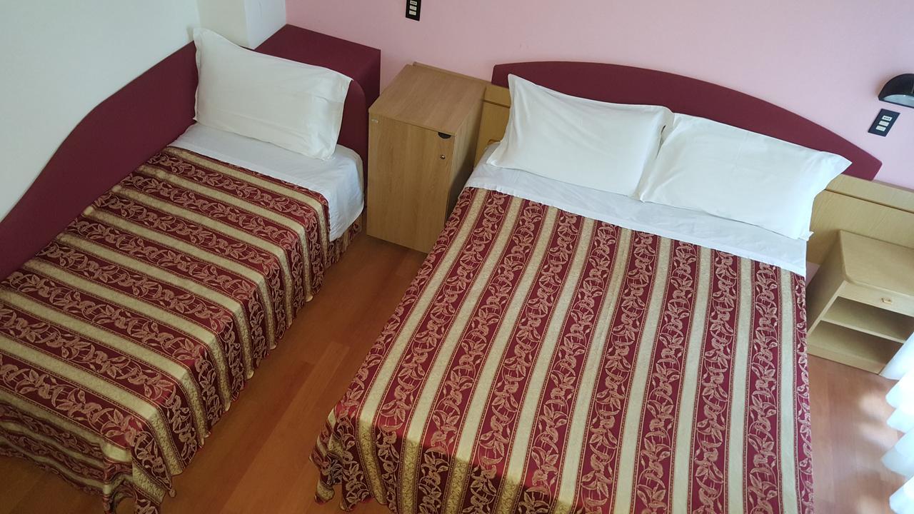 Hotel Angelus Rimini Kültér fotó