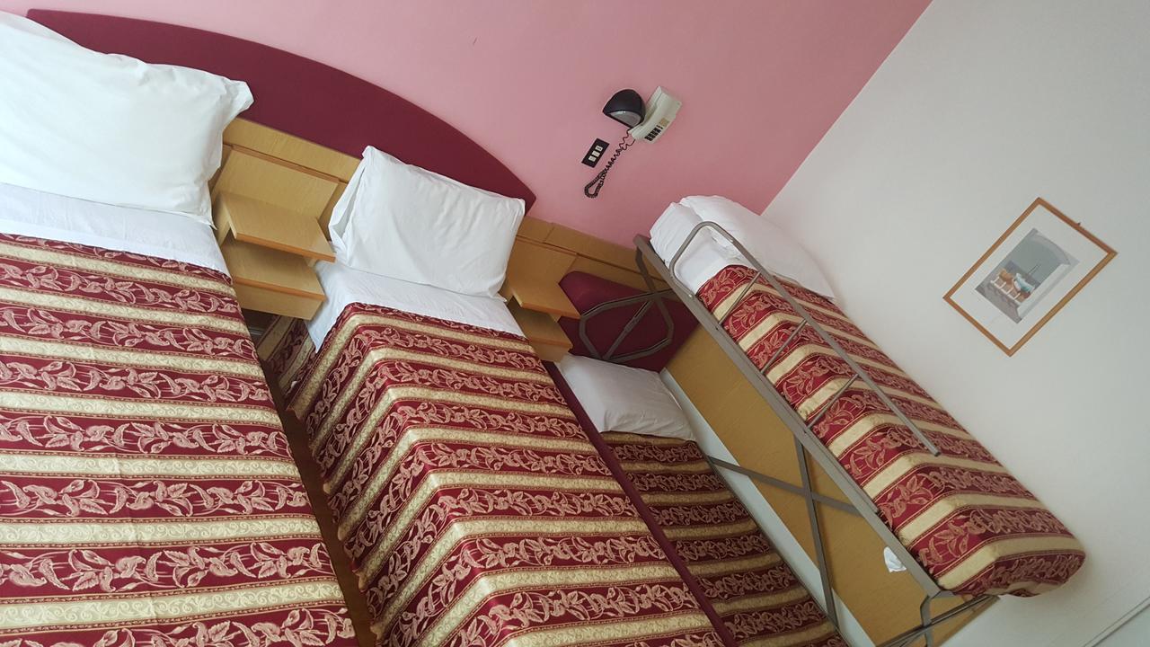 Hotel Angelus Rimini Kültér fotó