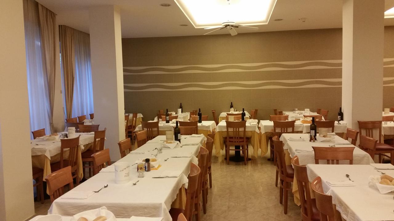 Hotel Angelus Rimini Kültér fotó